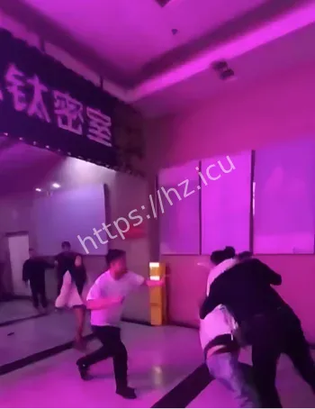 石家庄弥钛密室1v3打架